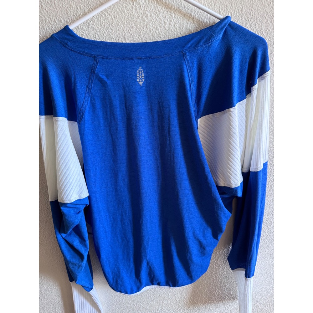 Free‎ People Movement Spotlight Small Long Sleeve White Blue Top NWT $60 - Picture 5 of 5